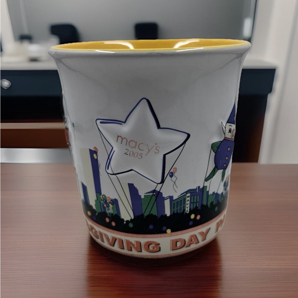 Macy’s Thanksgiving Day Parade 3-D embossed 2005 mug